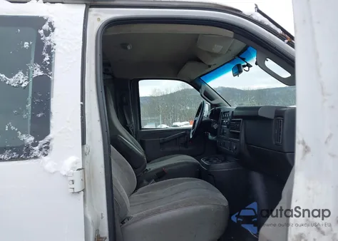 2017 Chevrolet Express 2500 Work Van из США, поврежденный, VIN 1GCWGAFF1H1101240